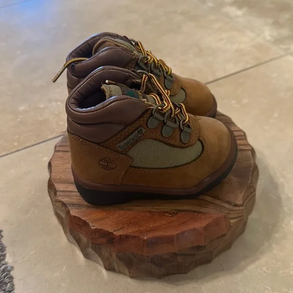 NWT Timberland field boots Sundance brown size 5 - Picture 1 of 3